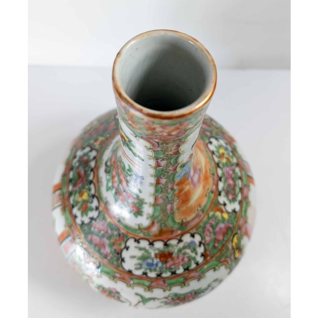 19th Century Chinese Export Chinoiserie Rose Medallion Bottle Vase With Lid For Sale - Image 12 of 18