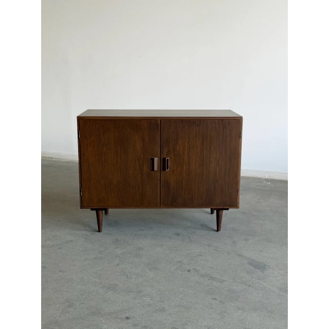 1960s Walnut Compact Credenza by Søborg Møbelfabrik For Sale - Image 4 of 10