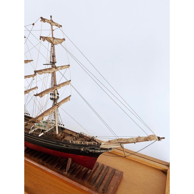 English 1870 Cutty Sark Clipper Hand-Crafted Model Encased in Wood, Glass 1970s For Sale In Miami - Image 6 of 18