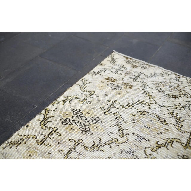 1960s Traditional Beige Hand Knotted Vintage Anatolian Runner Rug For Sale - Image 4 of 13