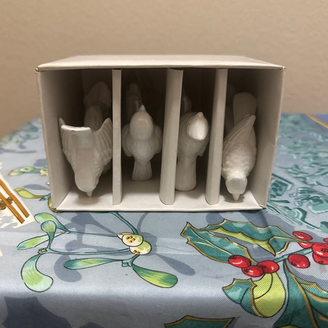 1970s Vintage White Ceramic Bird Napkin Rings Set of 4 - Figural Cardinal Songbirds For Sale - Image 5 of 5