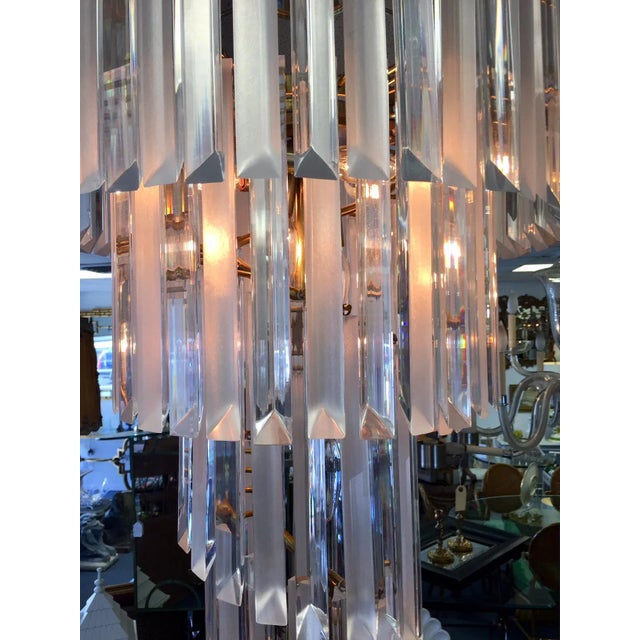Metal 1960s Mid-Century Modern Italian Style Spiraled Lucite 8-Light Chandelier For Sale - Image 7 of 18