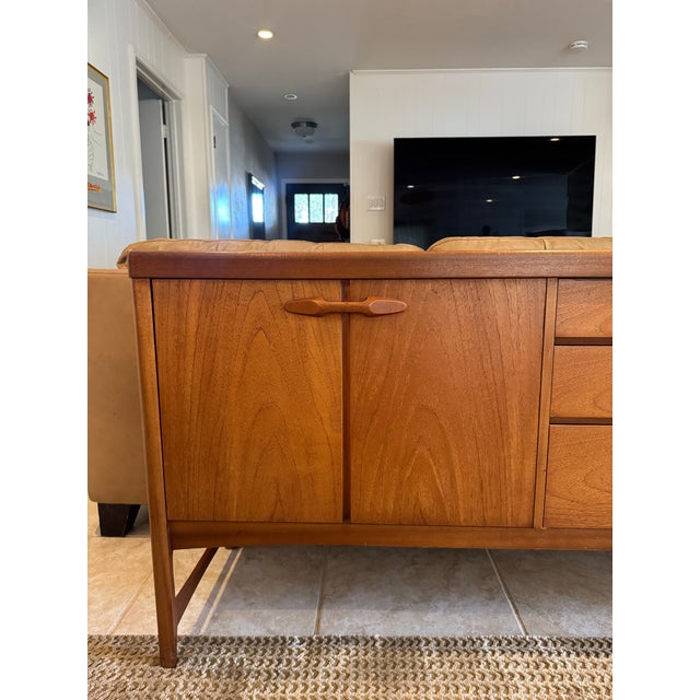 Beautiful mid century modern sideboard in teak by Nathan Furniture Company, circa 1960s. A stunning minimalist design...