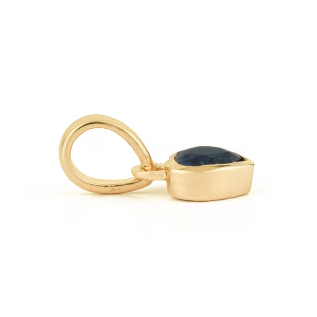 Heart-Shaped Blue Sapphire Bezel Set Solitaire Pendant in 14k Yellow Gold For Sale In New York - Image 6 of 14