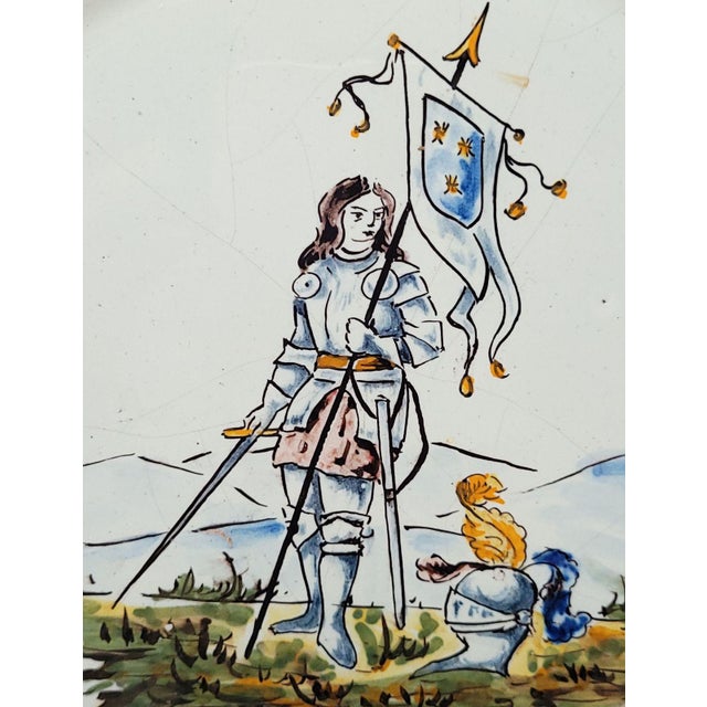 19th Century Faïence Plate With Joan of Arc, France, 19th Century For Sale - Image 5 of 7