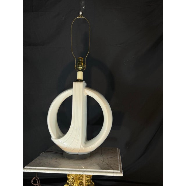 Hollywood Regency 2000s Postmodern Sculptural White Ceramic Loop Table Lamp For Sale - Image 3 of 5