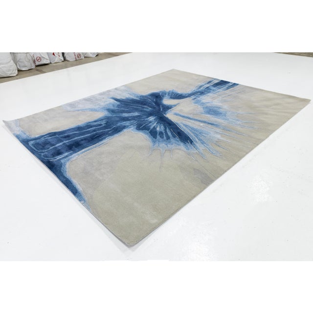 Modern Abstract "Blue Splash" Hand-Tufted Wool & Viscose Area Rug – Grey & Navy For Sale - Image 10 of 10