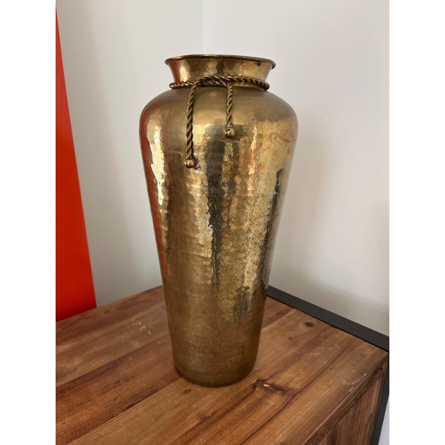 Beautiful Hollywood Regency accent piece with an Italian flair.