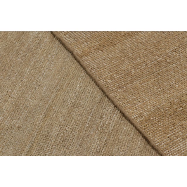 Beige Oversized Contemporary Textural Sari Silk Rug in Beige by Rug & Kilim, India For Sale - Image 8 of 10