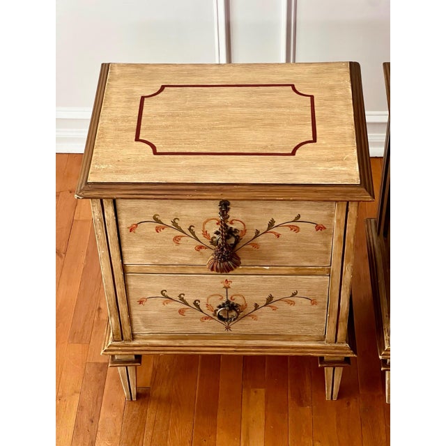1920s Pair of Italian Neoclassical Style Paint Decorated Nightstands For Sale In Philadelphia - Image 6 of 18