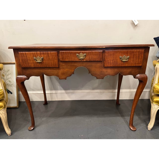 Late 18th Century Late 18th Century American Antique Queen Anne Style Lowboy With Tiger Maple Drawers For Sale - Image 5 of 7