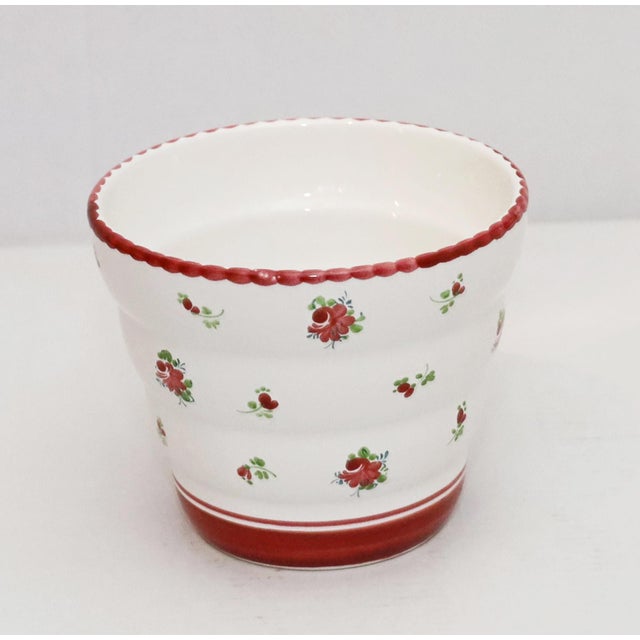 Gmundner Keramik Flower Pot Flower pot produced by Gmundner Keramik around 1970. Floral decoration - hand-painted....
