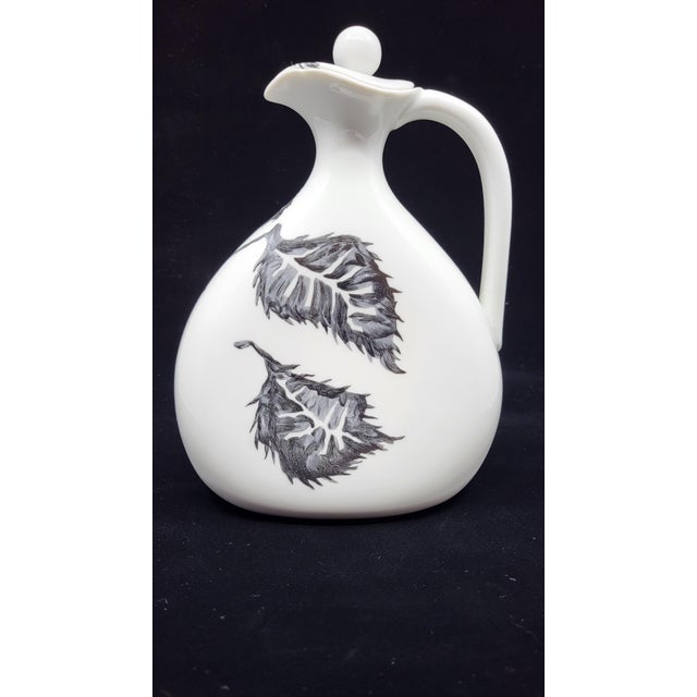 Jean Lurçat's white porcelain bottle, made by Haviland Limoges in the 1960s, embodies the elegance and creativity of this...