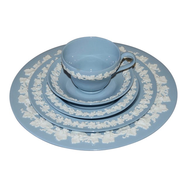 1950s Vintage Wedgwood Etruria/Barlaston Embossed Queensware Set 5