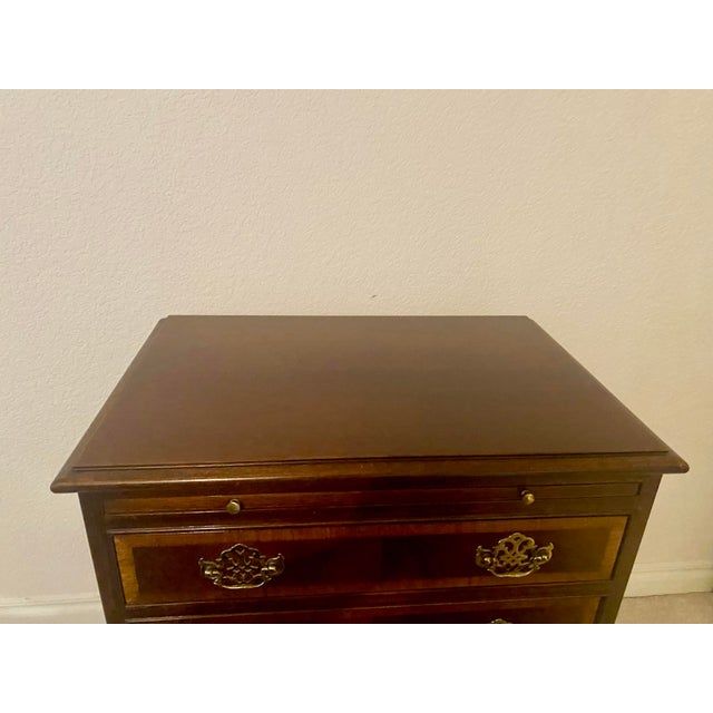 Hickory Furniture Hickory American Masterpiece Collection Inlaid/Banded Mahogany Chippendale Bedside Chest Vintage For Sale - Image 4 of 13
