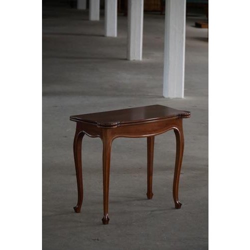 Wood English 19th Century Game Table in Mahogany with Fold-Over Top & Cabriole Legs, 1890s For Sale - Image 7 of 18