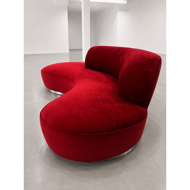 Photography Vladimir Kagan for Directional (Attributed) Serpentine Cloud Sofa, Model 4891-J, 1980s For Sale - Image 7 of 14
