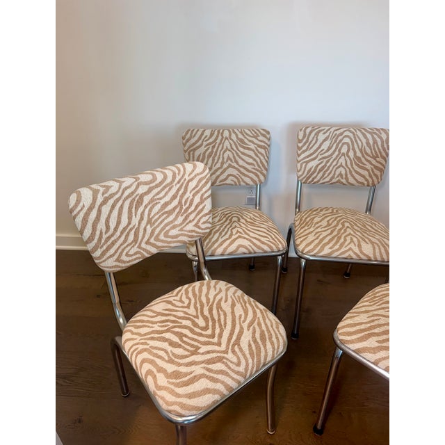 Mid-Century Modern Set of 4 Vintage Chrome Dinette Chairs – Tan & Cream Tiger Chenille For Sale - Image 3 of 8