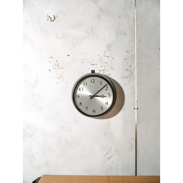 Bakelite Synchronome Wall Clock with Gold Bezel for GPO, England, 1960s For Sale - Image 10 of 14