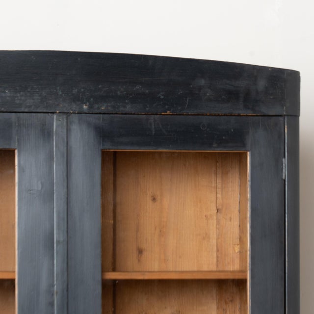 Early 20th Century Pair of Early 20th Century Black Painted Pine Bookcases For Sale - Image 5 of 10