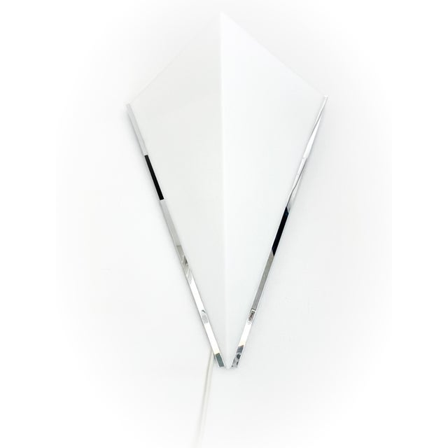 This decorative lamp is a very unique piece by dutch top designer harco loor. beautiful triangle shape with clean lines...