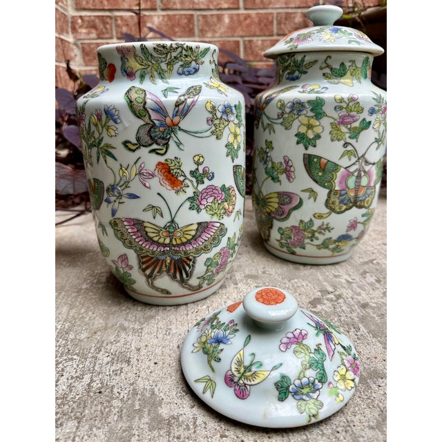 Chinese Famille Rose Butterfly and Floral Lidded Ginger Jars Chinoiserie Urns -a Pair For Sale - Image 10 of 11