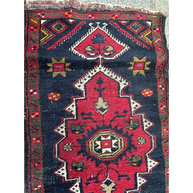 Small Mid-Century Turkish Yastik Rug from Bobyrugs, 1940s For Sale - Image 15 of 18