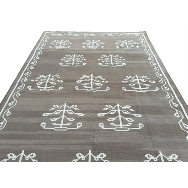 Textile Handmade Cotton Natural Vegetable Dyed, Beige & White Flower / Leaf Patterned Rug/Dhurrie -12'x15' For Sale - Image 7 of 11