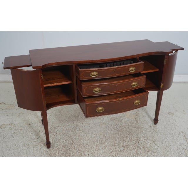 Traditional 1980s Biggs Mahogany Serpentine Front Sideboard Server For Sale - Image 3 of 18