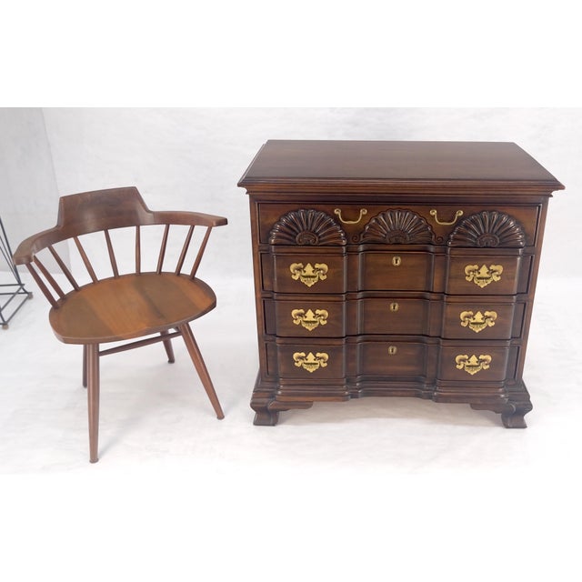 Fine Block Front Scallop Carving 4 Drawers Bachelor Chest Dresser MINT For Sale - Image 6 of 12