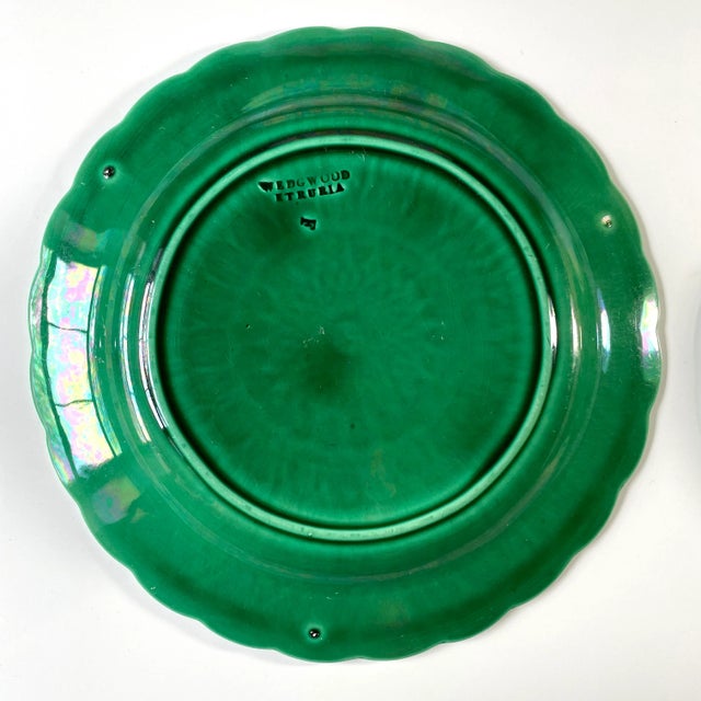 English Pair of Green Wedgwood Etruria Majolica Plates With Sunflowers - 1877 For Sale - Image 3 of 9