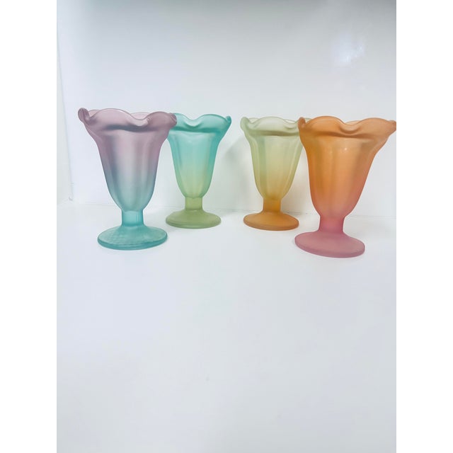 Libbey Glass Co. Vintage Libby Two-Tone Ombré Frosted Parfait Ice Cream Glasses- Set of 4 For Sale - Image 4 of 6