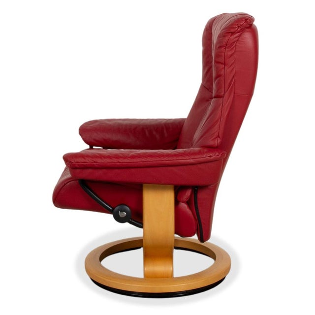 Set of Mayfair Recliner Lounge Chair and Ottoman from Stressless For Sale - Image 18 of 18