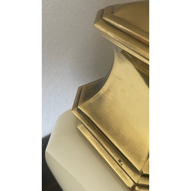 Vintage Stiffel Hollywood Regency Style Brass & Cream Porcelain Table Lamps- A Pair For Sale - Image 17 of 18