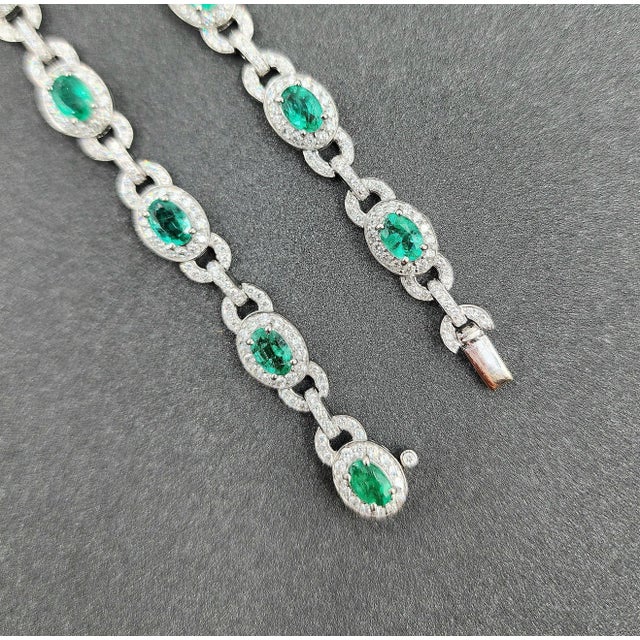 Early 21st Century 8.66 Ct Natural Emerald & Diamond Necklace For Sale - Image 5 of 8