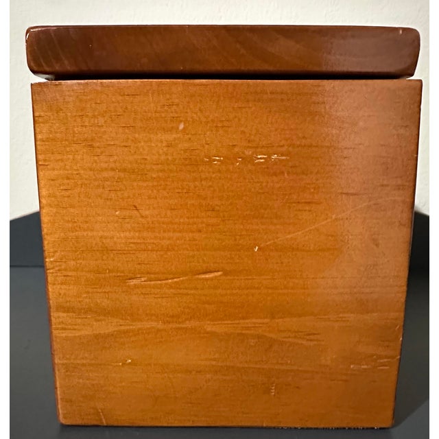 Vintage Mid 20th Century Hand Crafted Lidded Pine Wood Velvet Lined Desktop Box For Sale In Orlando - Image 6 of 10