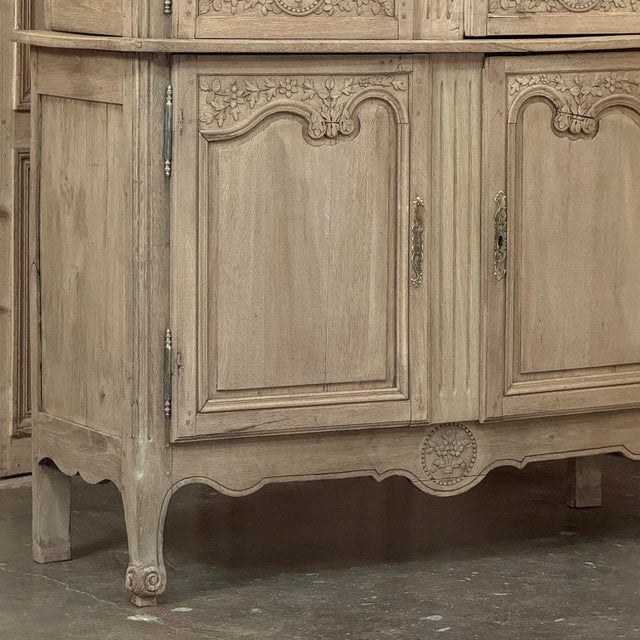 Wood 19th Century Country French Normandy Louis Philippe Period Buffet a Deux Corps in Stripped Oak For Sale - Image 7 of 18