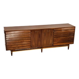 Mid 20th Century American of Martinsville 'Dania' Triple Dresser For Sale