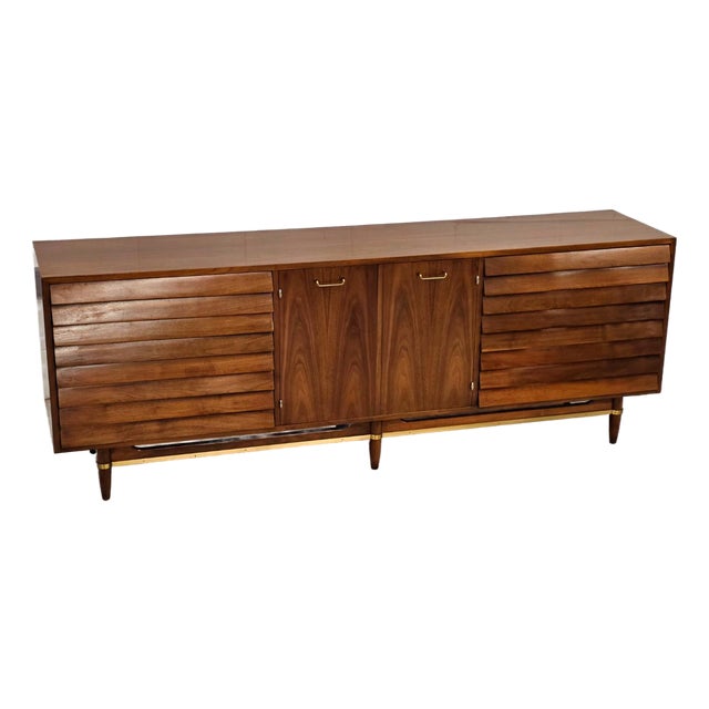 Mid 20th Century American of Martinsville 'Dania' Triple Dresser For Sale