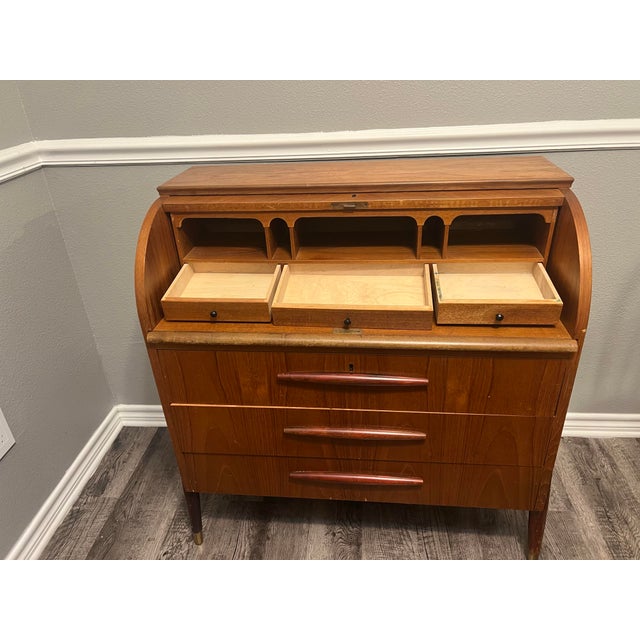 Vintage Mid-Century Swedish Teak Roll-Top Desk by Bröderna Gustafssons (1960s). Classic Scandinavian Design With Beautiful Book-Matched Veneer. For Sale In Austin - Image 6 of 7