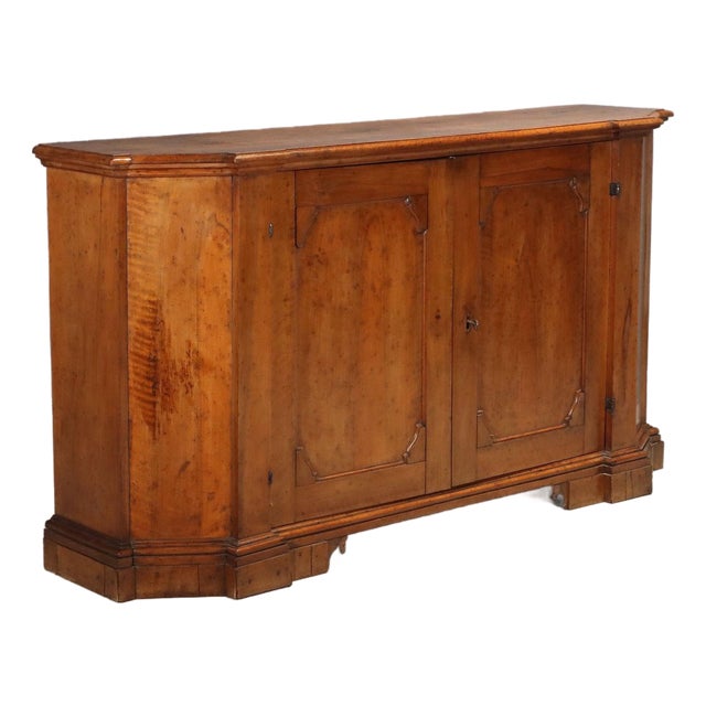 Italian Baroque Sideboard in Walnut, 1700s For Sale