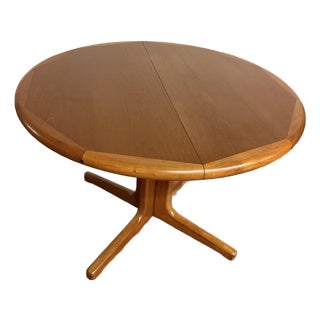 1960s Round Teak Pedestal Dining Table With 1 Leaf For Sale