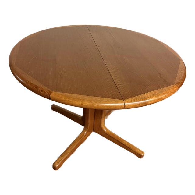 1960s Round Teak Pedestal Dining Table With 1 Leaf For Sale
