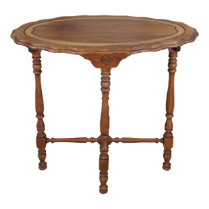 Early 20th Century Antique Eastlake Victorian Maple Oval Scalloped Serpentine Parlor Side Table