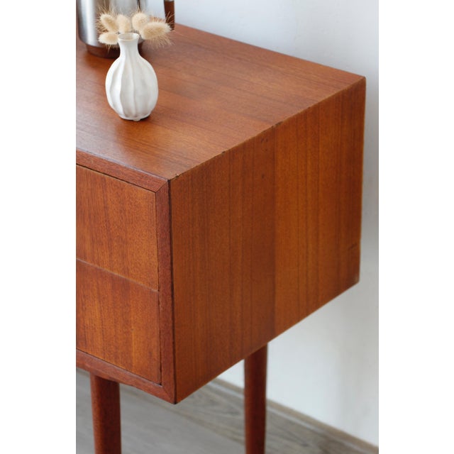 Looking for a unique piece to enhance your interior while making an eco-friendly choice? Discover this magnificent small...