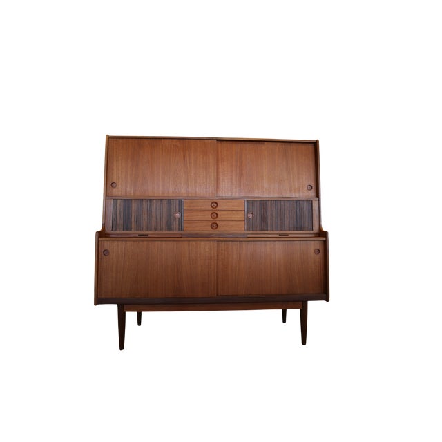 An incredibly beautiful cabinet with its own character – full of wonderful details and a design language that really...