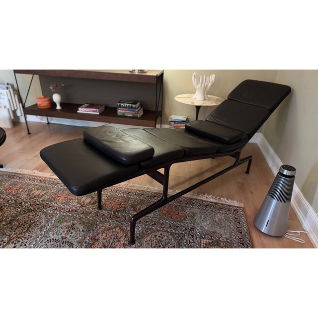 ES 106 Soft Pad Chaise Lounge in Black Leather by Charles and Ray Eames for Vitra, 1990s For Sale - Image 15 of 16