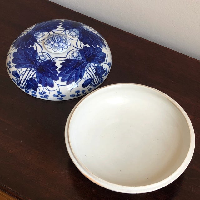 Mid 20th Century Vintage Chinoiserie Blue & White Porcelain Lidded Box For Sale - Image 5 of 13