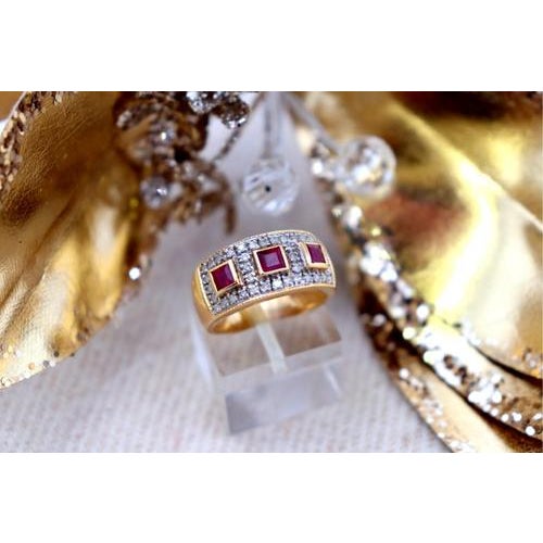 Gold Ring with Diamonds in Brilliant Cut For Sale - Image 10 of 10