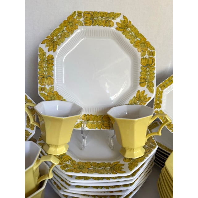 Ceramic 1960s Independence Ironstone Japan Yellow Bouquet/Yellow Daffodil 43-Piece Dinnerware Set For Sale - Image 7 of 12